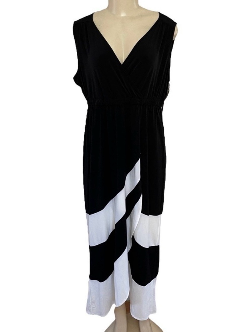 Sandra Darren Black and White Sleeveless V-Neck High Low Maxi Dress 10